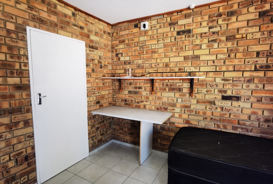 To Let 1 Bedroom Property for Rent in Die Bult North West